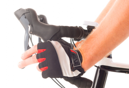 אצבעות על הבלמים