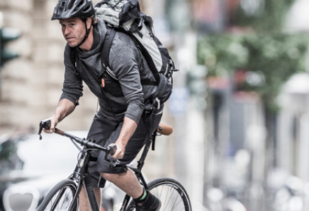 אל תרכבו עם אוזניות.